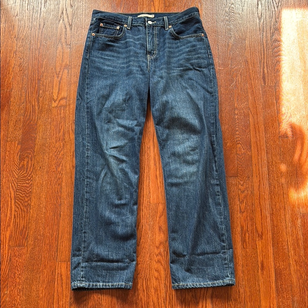 Levi’s Size 29 Low Pro Straight Jeans in a Dark Wash 100% Cotton